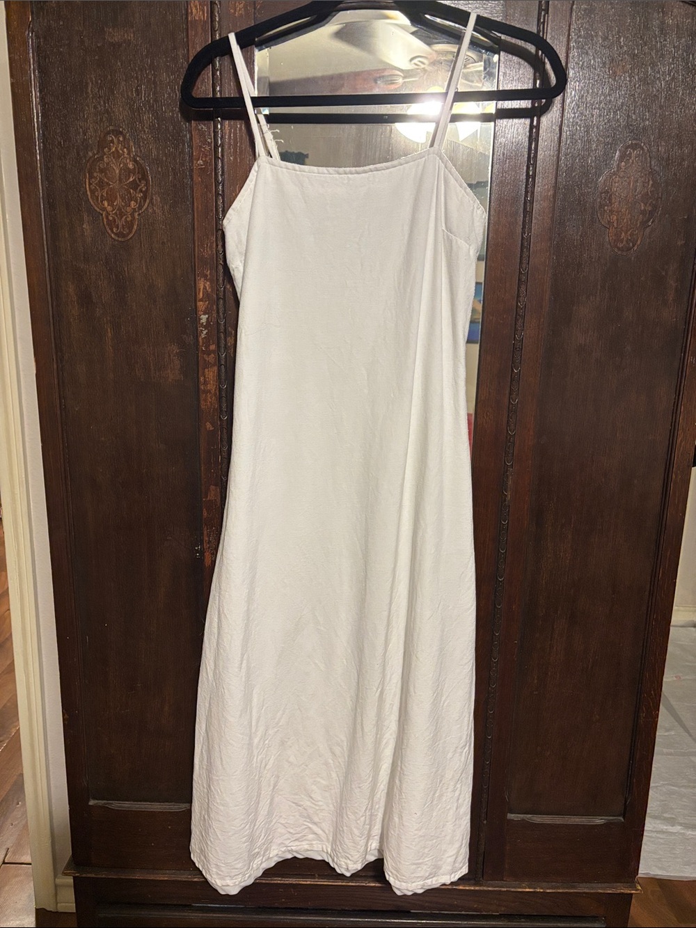 Elegant White Midi Slip Dress with Spaghetti Straps